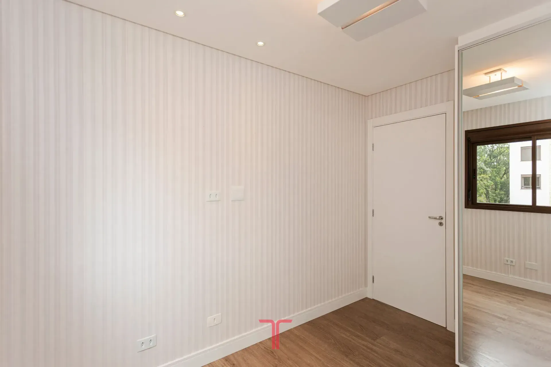 3-bedroom apartment in a building with a pool — photo 33