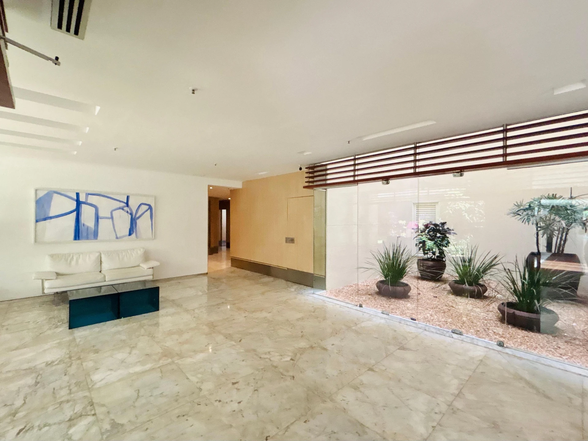 3-bedroom apartment in a building with a sauna — photo 52