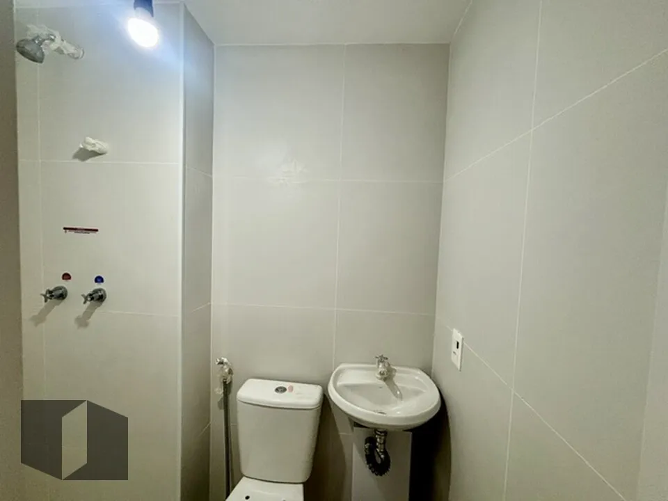 3-bedroom apartment with balcony and city view — photo 13