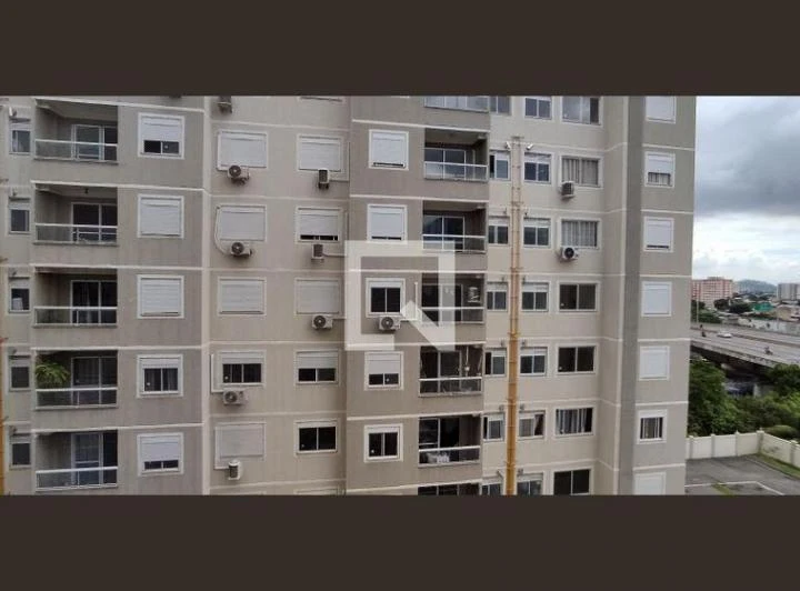 Apartamento de 2 quartos em condomínio com piscina — photo 4