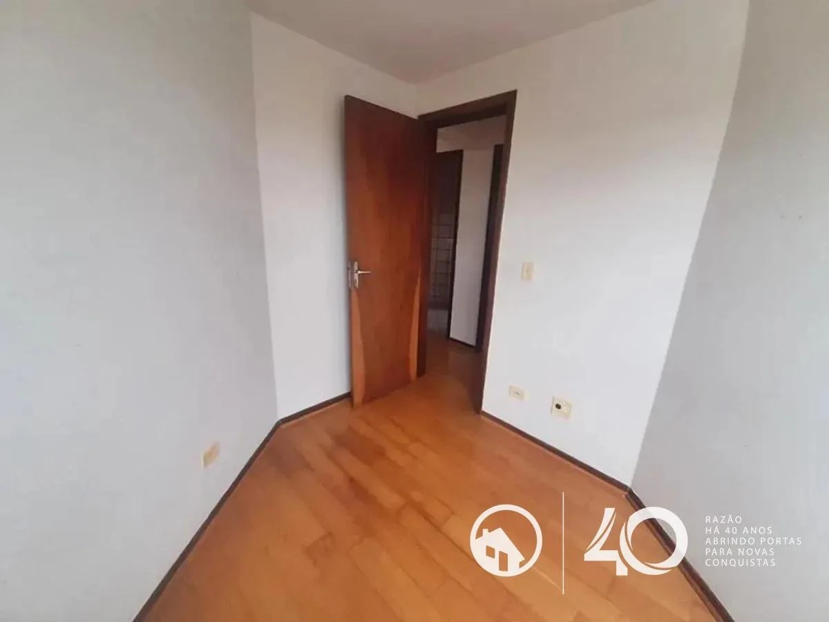 Wood or laminate floors in a 2-bedroom apartment, 92 m² — photo 8