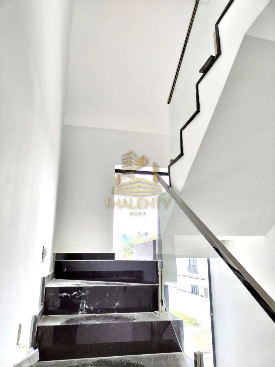Casa em condomínio com cozinha conceito aberto e 3 suítes — photo 18