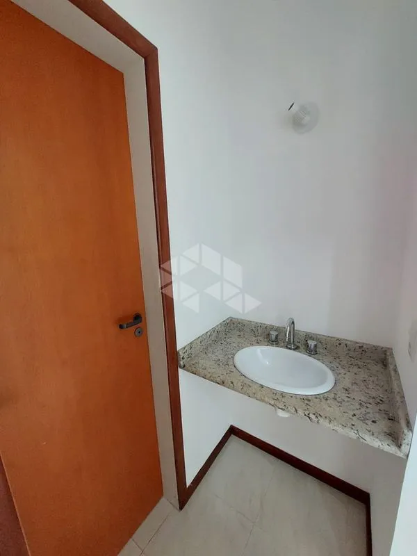 3-bedroom apartment with a balcony and 1 parking spot — photo 22