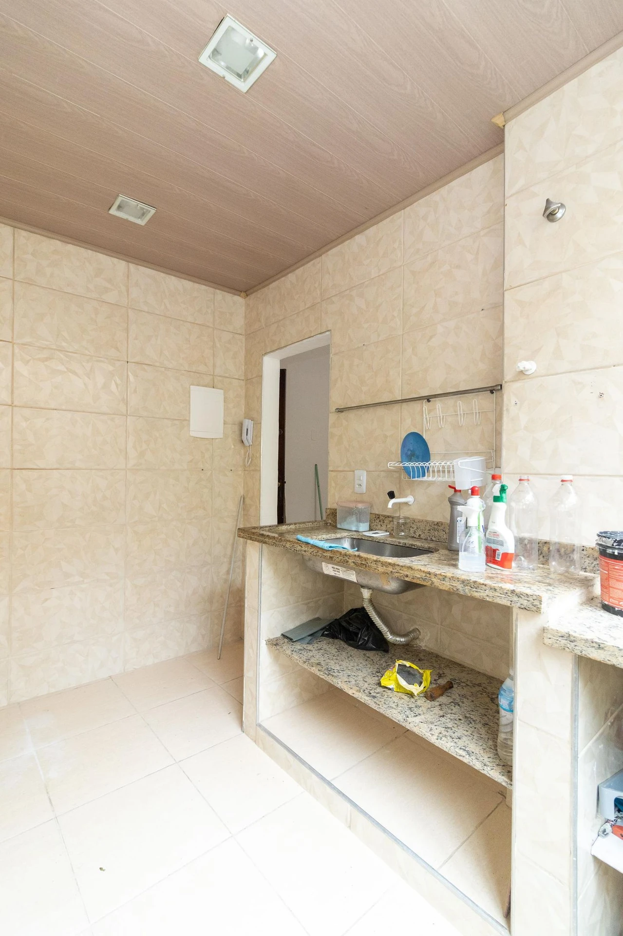 Unfurnished 2-bedroom apartment with 1 bathroom, no parking — photo 12