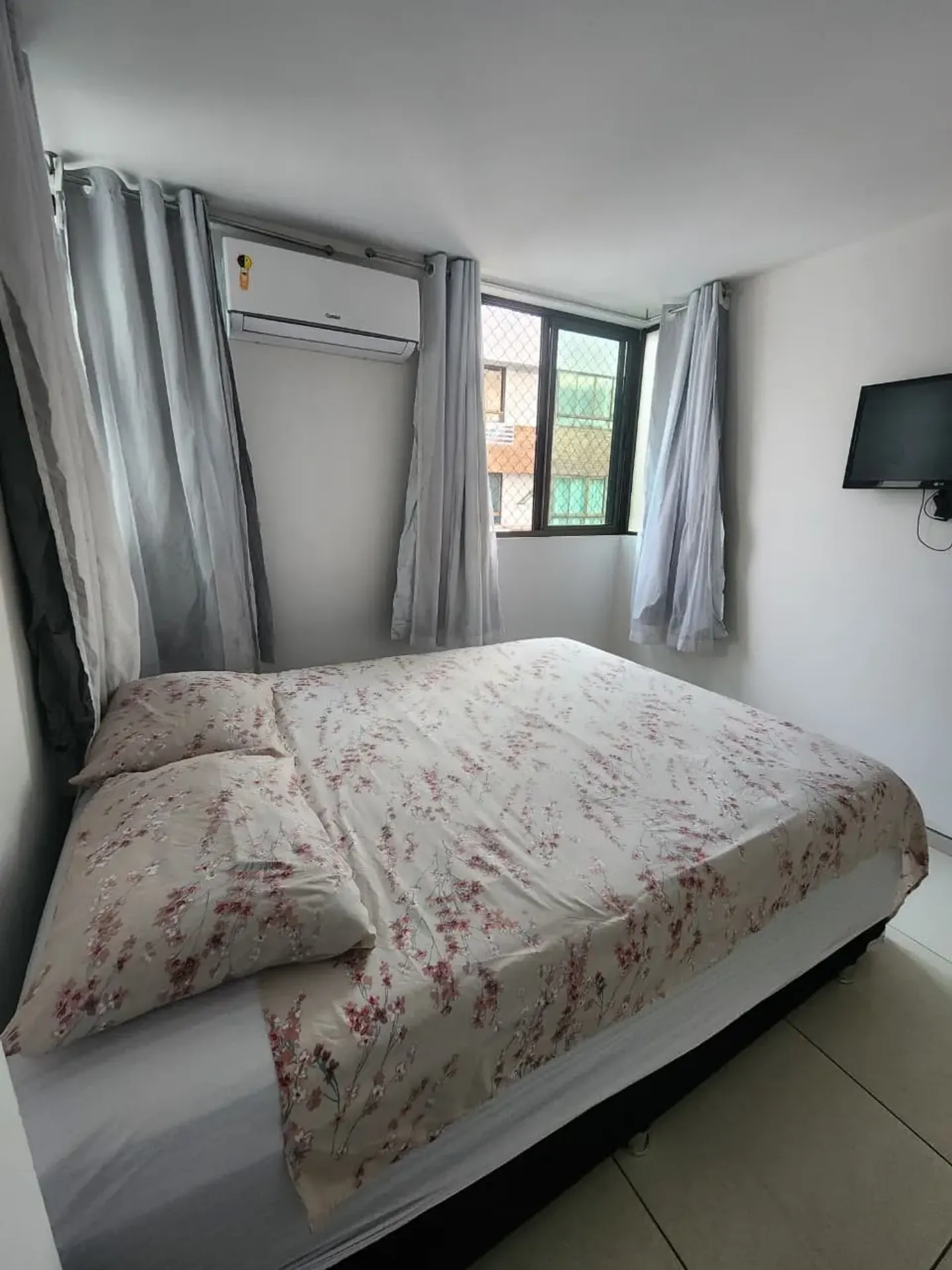 Furnished 2-bedroom apartment with city view — photo 7
