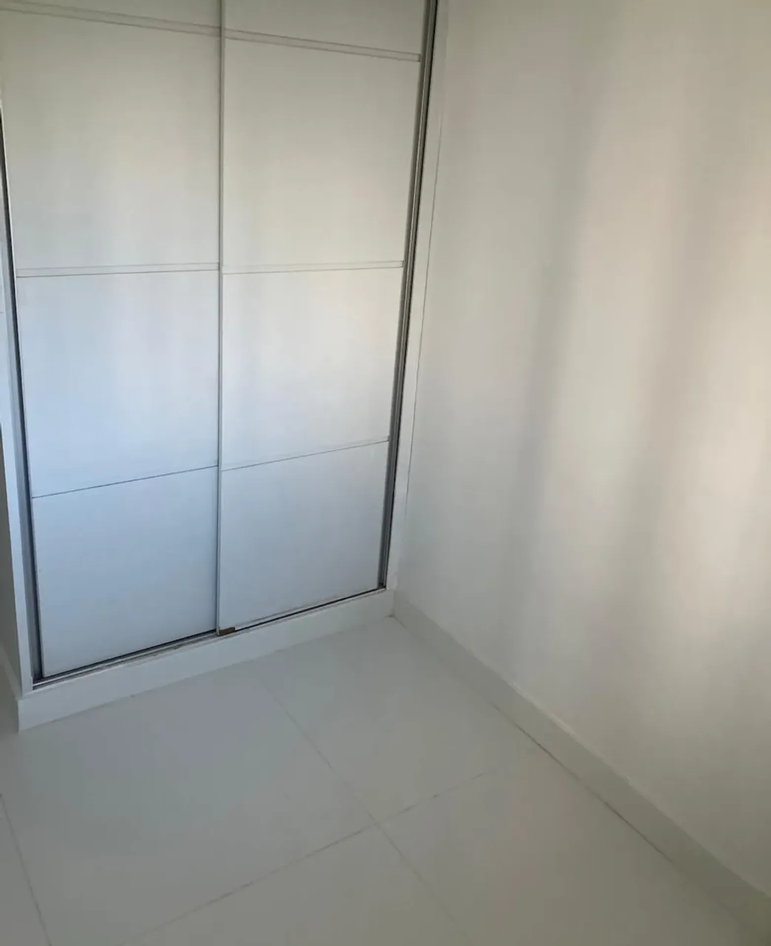 Apartamento com 2 quartos e cozinha separada com fogão — photo 21