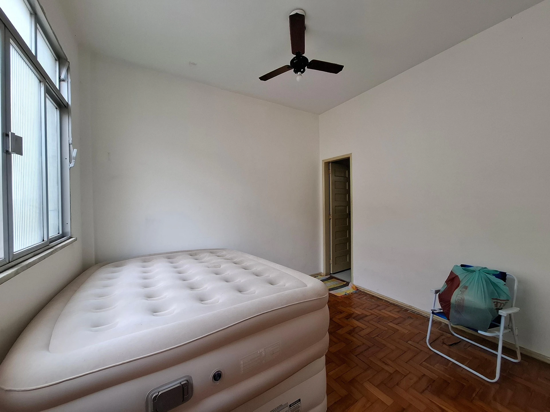 Furnished 1-bedroom apartment with 1 parking space — photo 2