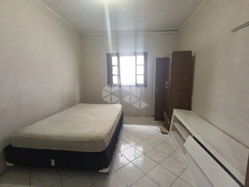 Furnished 30 m² studio with 1 bedroom and separate kitchen — photo 5