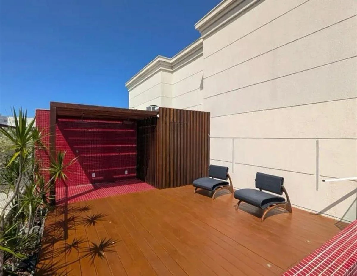 4-bedroom apartment with a mountain view — photo 7
