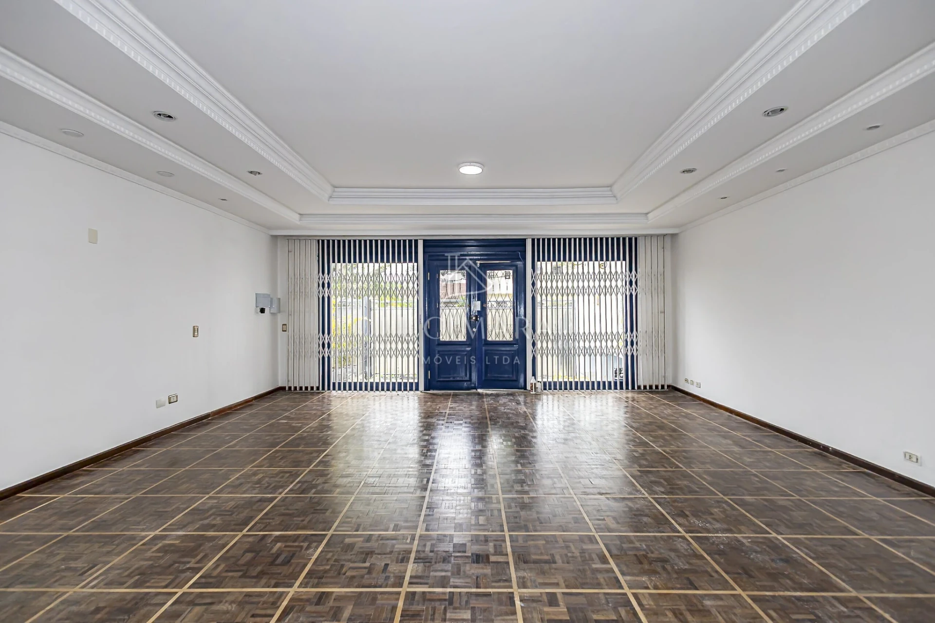 Wood or laminate floors in a 2-bedroom house, 170 m² — photo 16