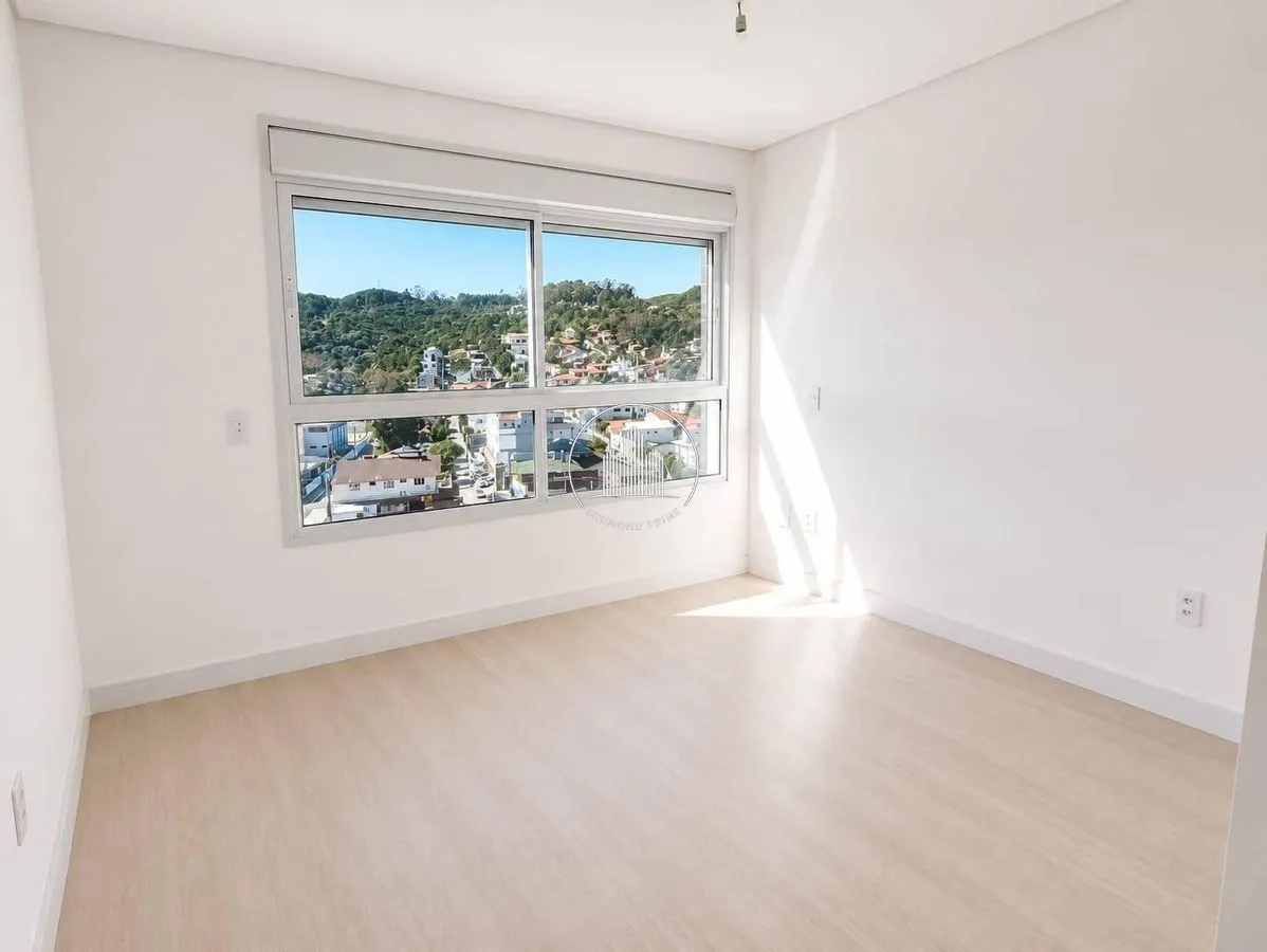 Apartment with 3 bedrooms and 2 en-suites with balcony — photo 19