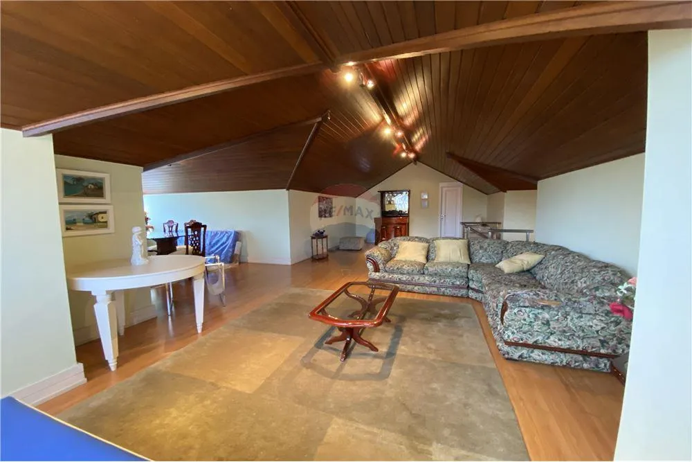 Furnished house with 4 bedrooms and 508 m² — photo 33