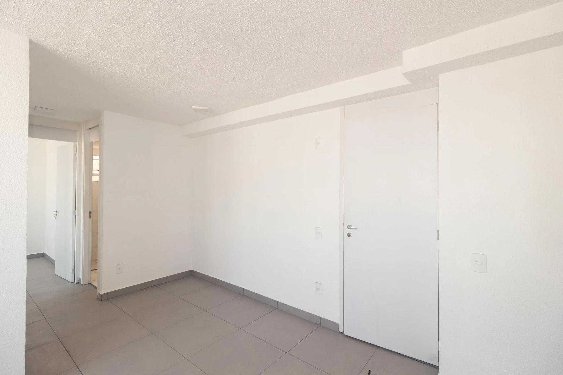 2-bedroom apartment with shared outdoor pool — photo 25