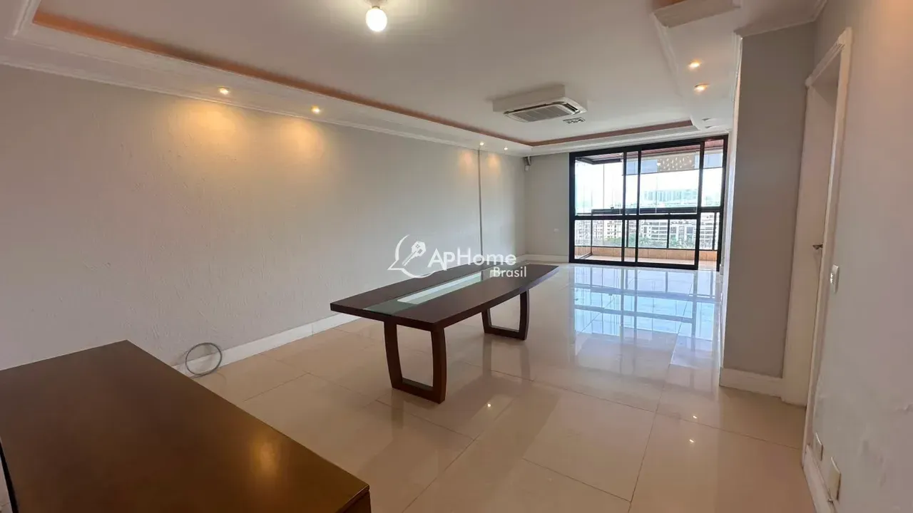Unfurnished 4-bedroom apartment with glassed-in balcony — photo 10