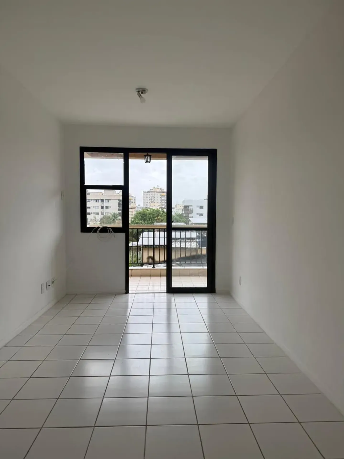 2-bedroom apartment in a building with a gym — photo 3