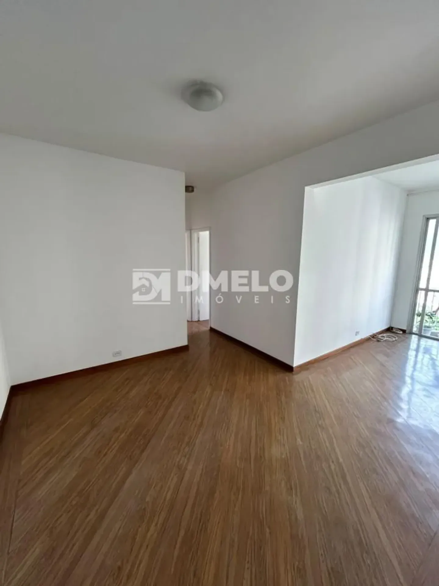 Apartment, 83 m², with wood or laminate floors — photo 2