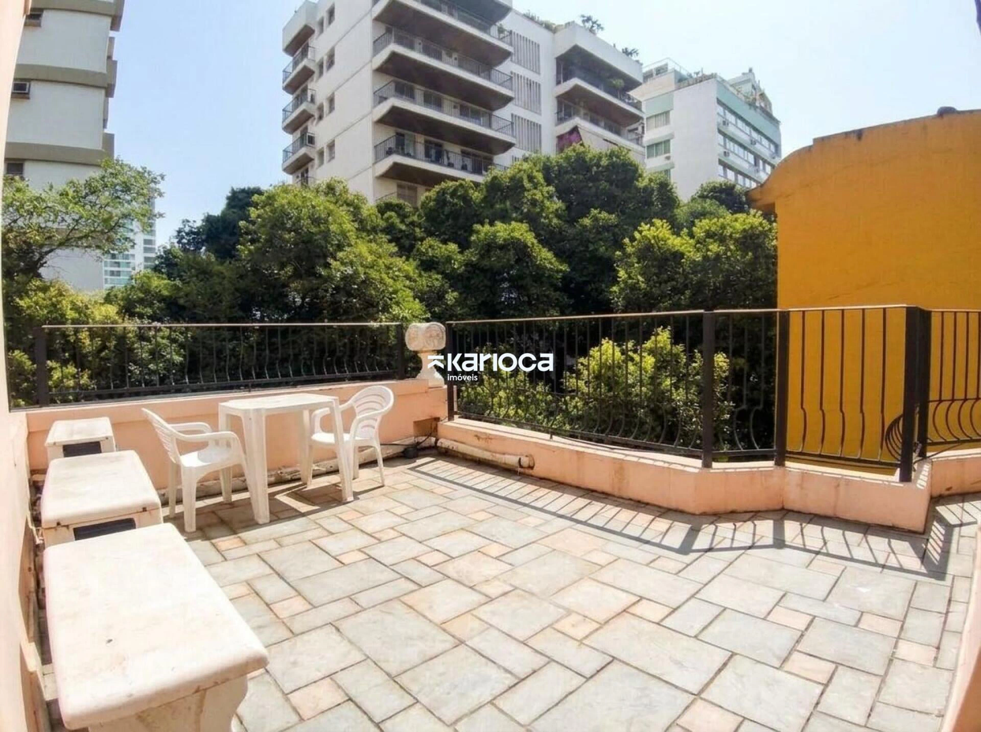 4-bedroom apartment with a washing machine