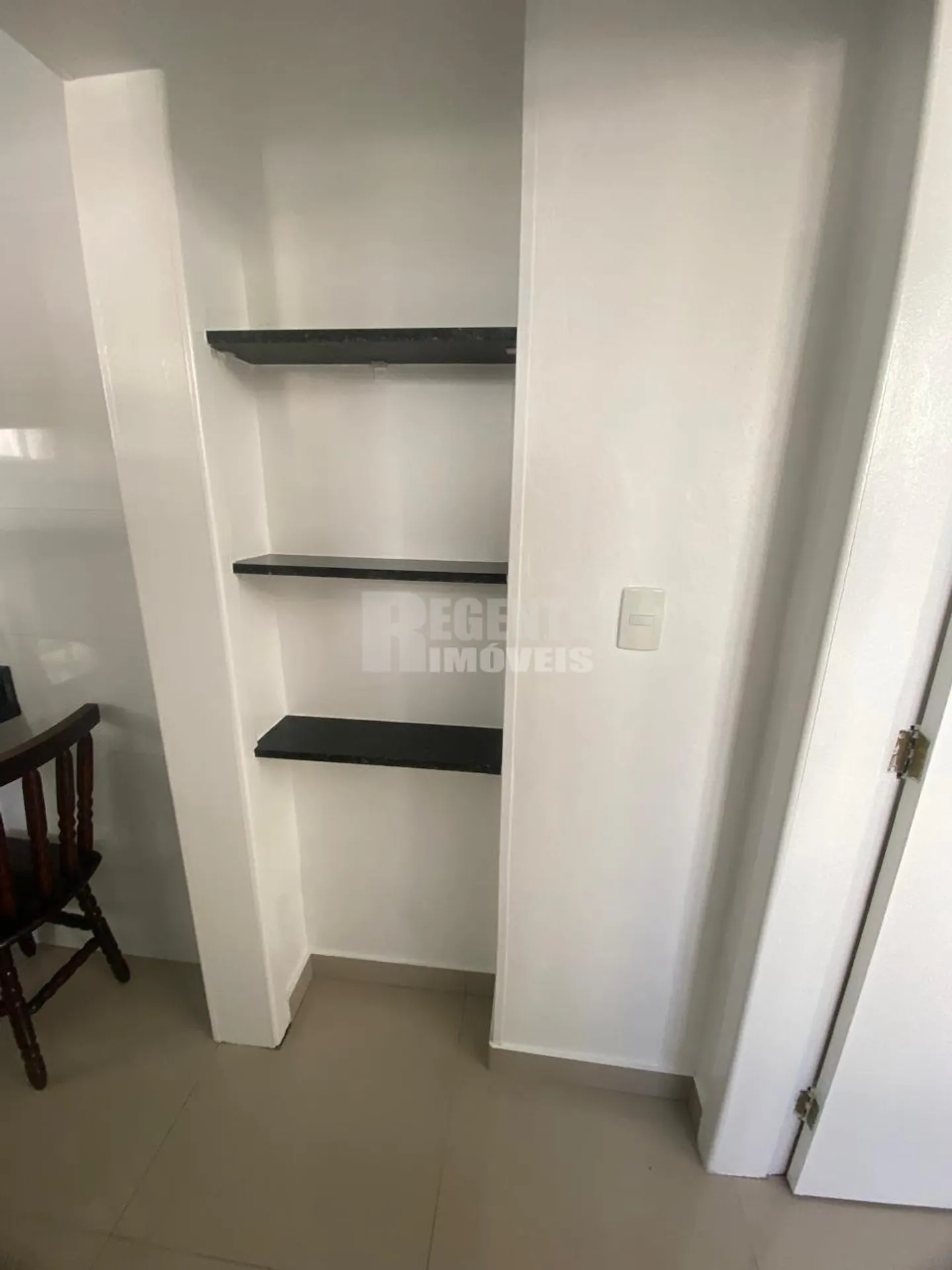1-bedroom apartment with a gas cooktop kitchen — photo 5