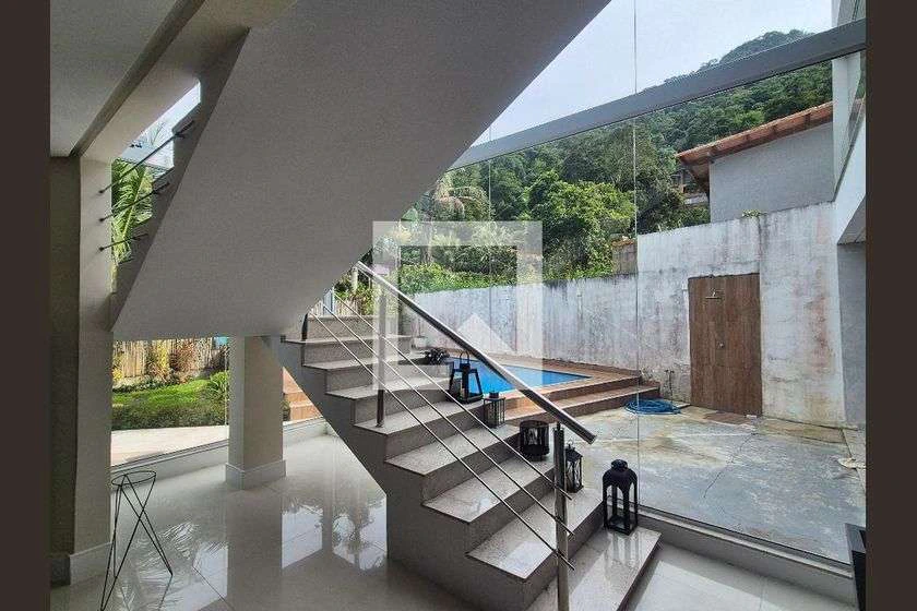 420 m² house with 4 en-suite bedrooms and private garden — photo 20