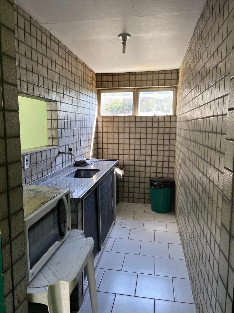 Unfurnished 2-bedroom apartment with a separate kitchen — photo 8