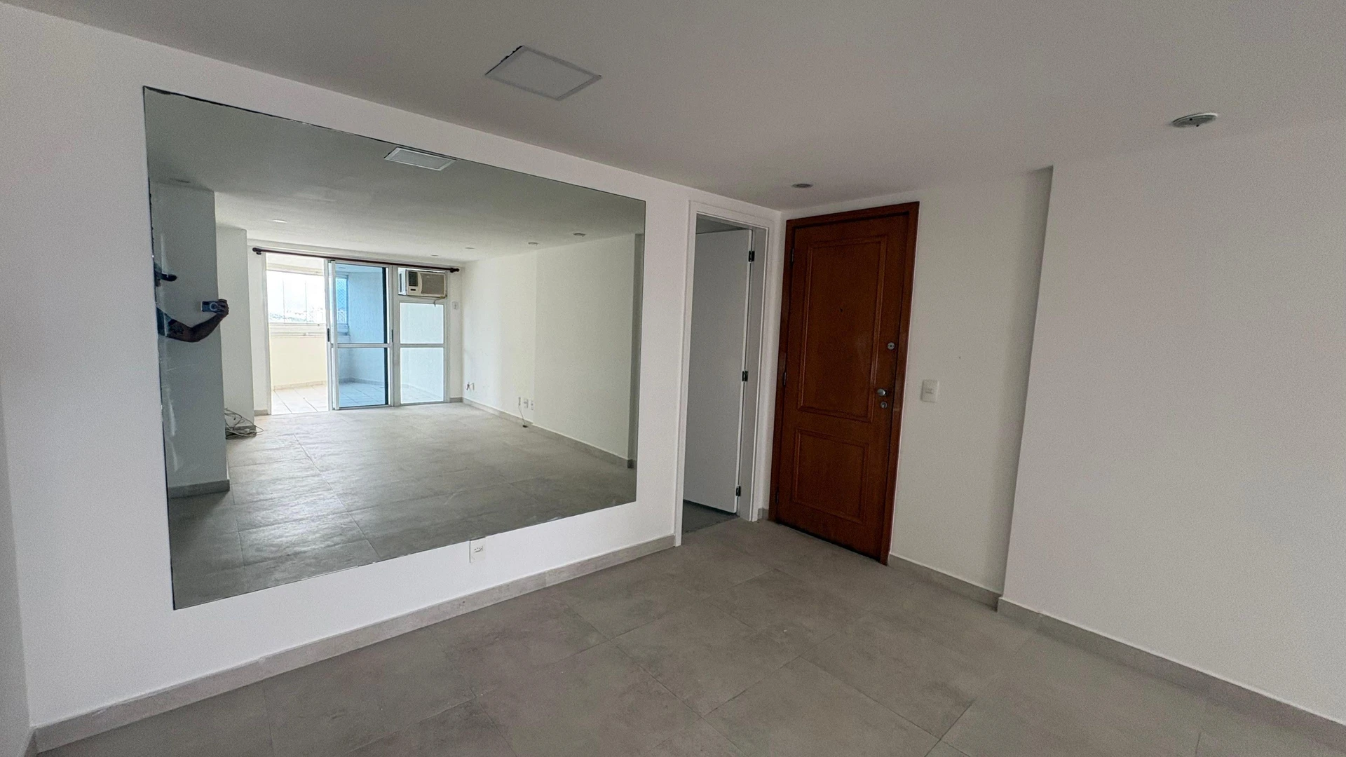 Floor-to-ceiling windows in a 3-bedroom apartment, 105 m² — photo 28