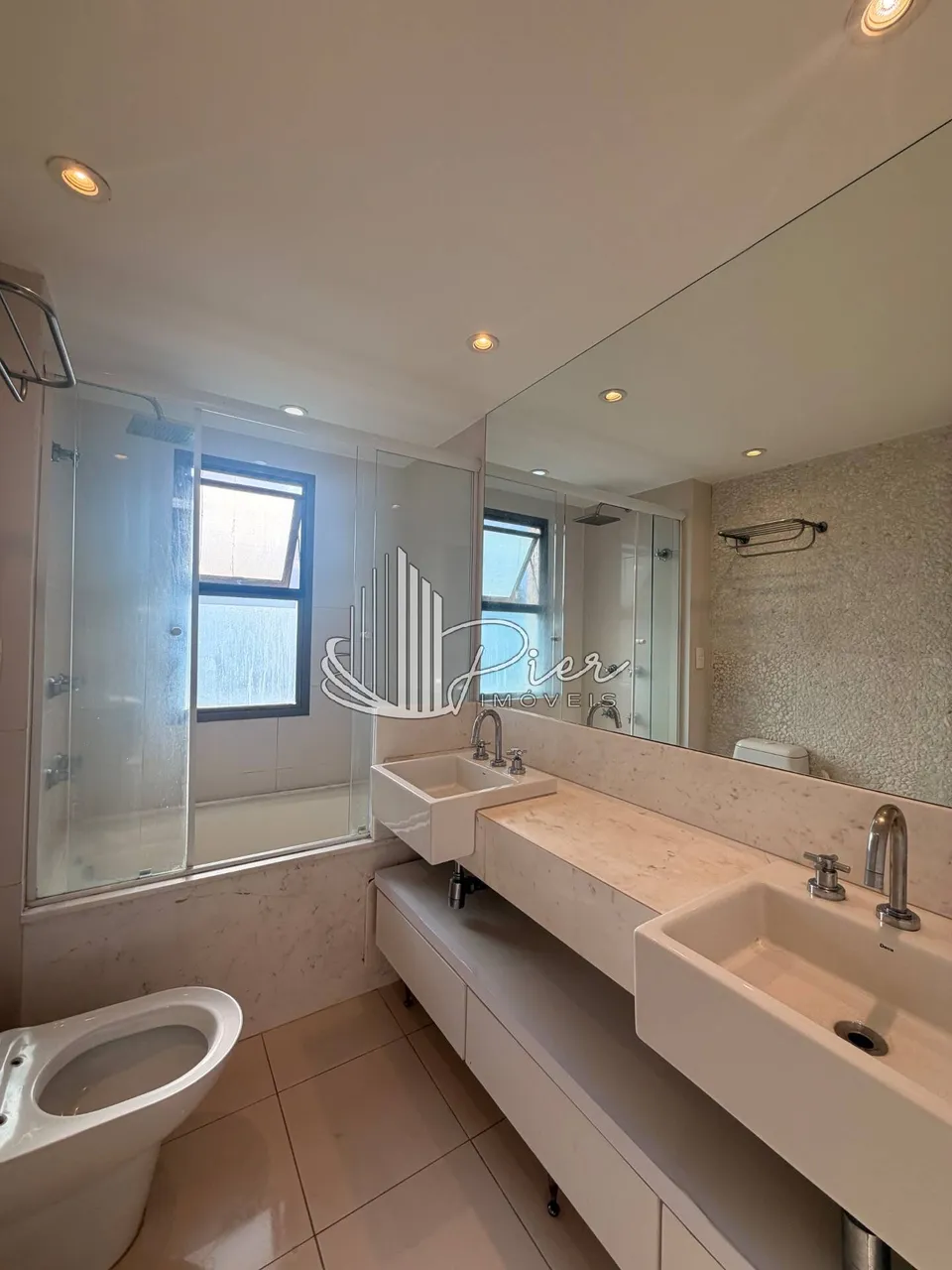 4-bedroom apartment with a glass-enclosed balcony — photo 7