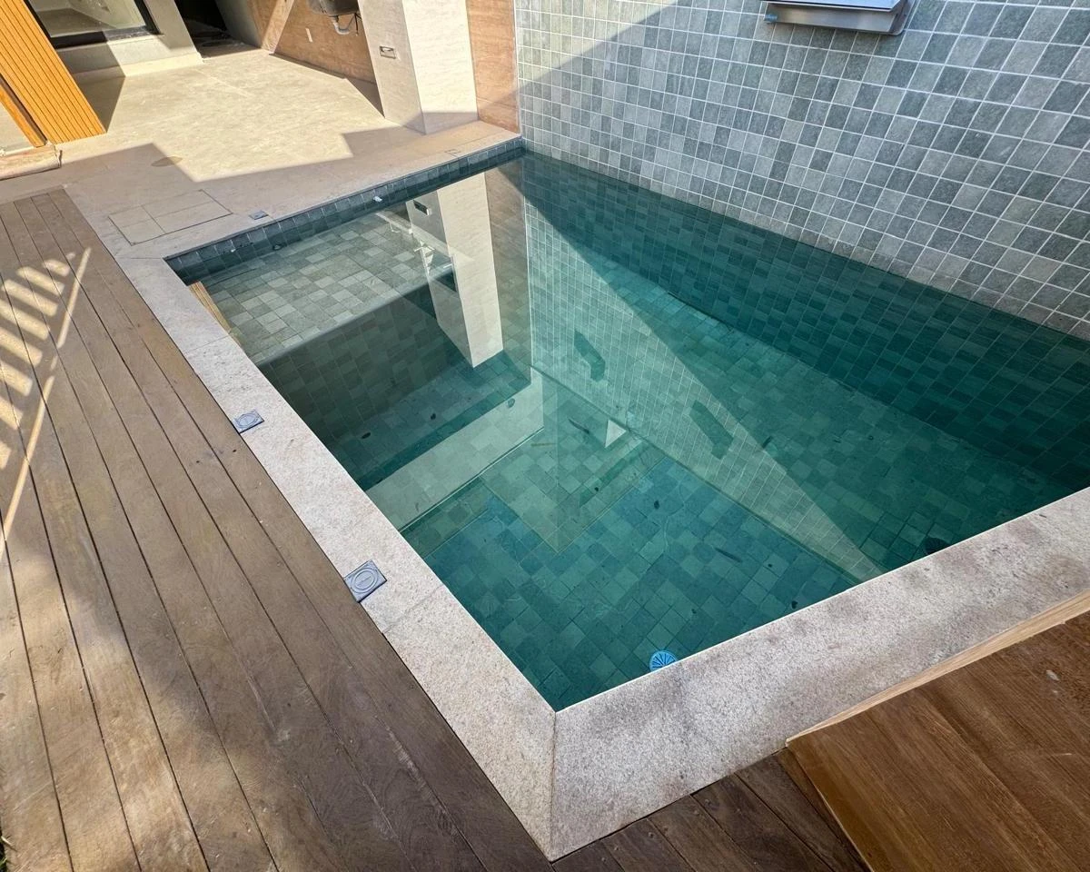 House, 240 m², with a glass-enclosed balcony — photo 15