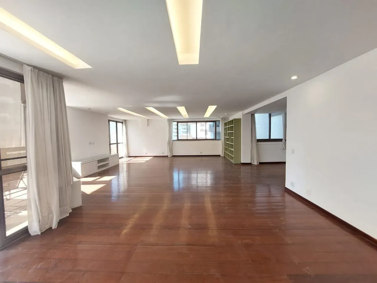 Apartamento com 4 quartos e 5 banheiros, com ar-condicionado — photo 12
