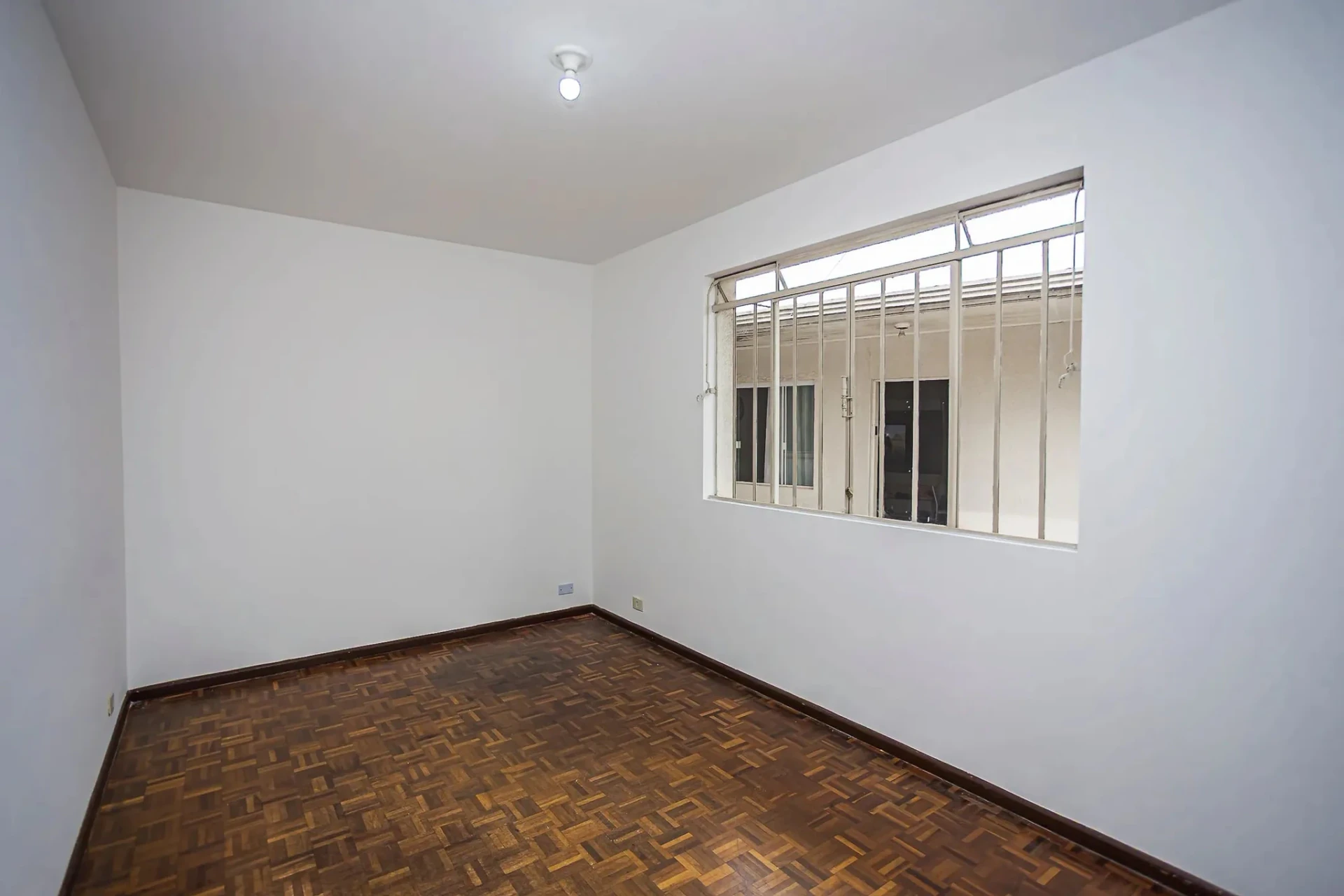Apartamento com piso de madeira ou laminado, Cabral — photo 22