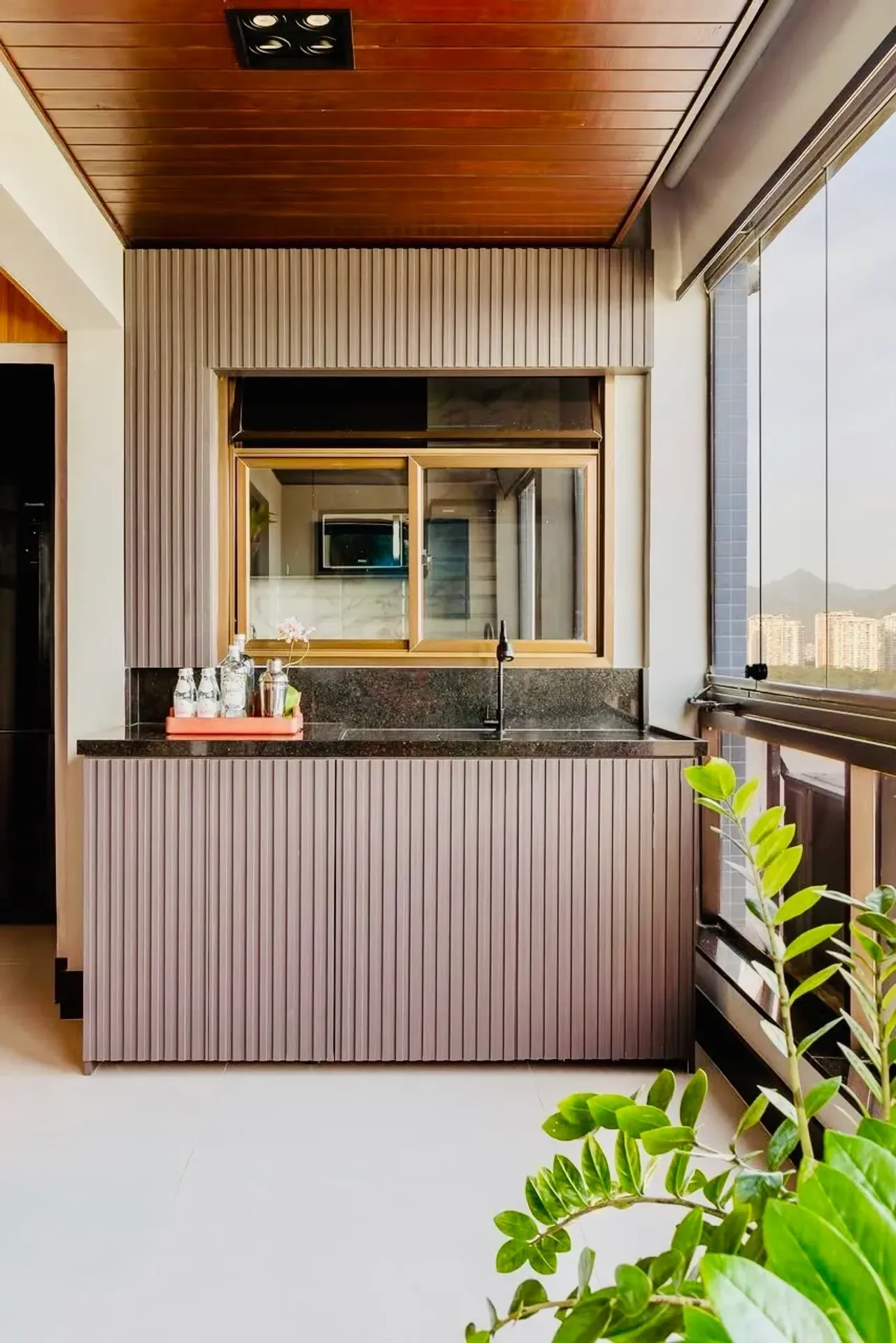 Furnished apartment, 60 m², with a water view — photo 6