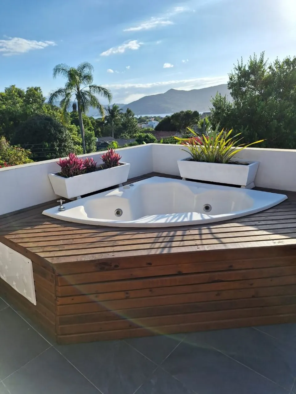 Casa mobiliada com cozinha integrada e 2 quartos