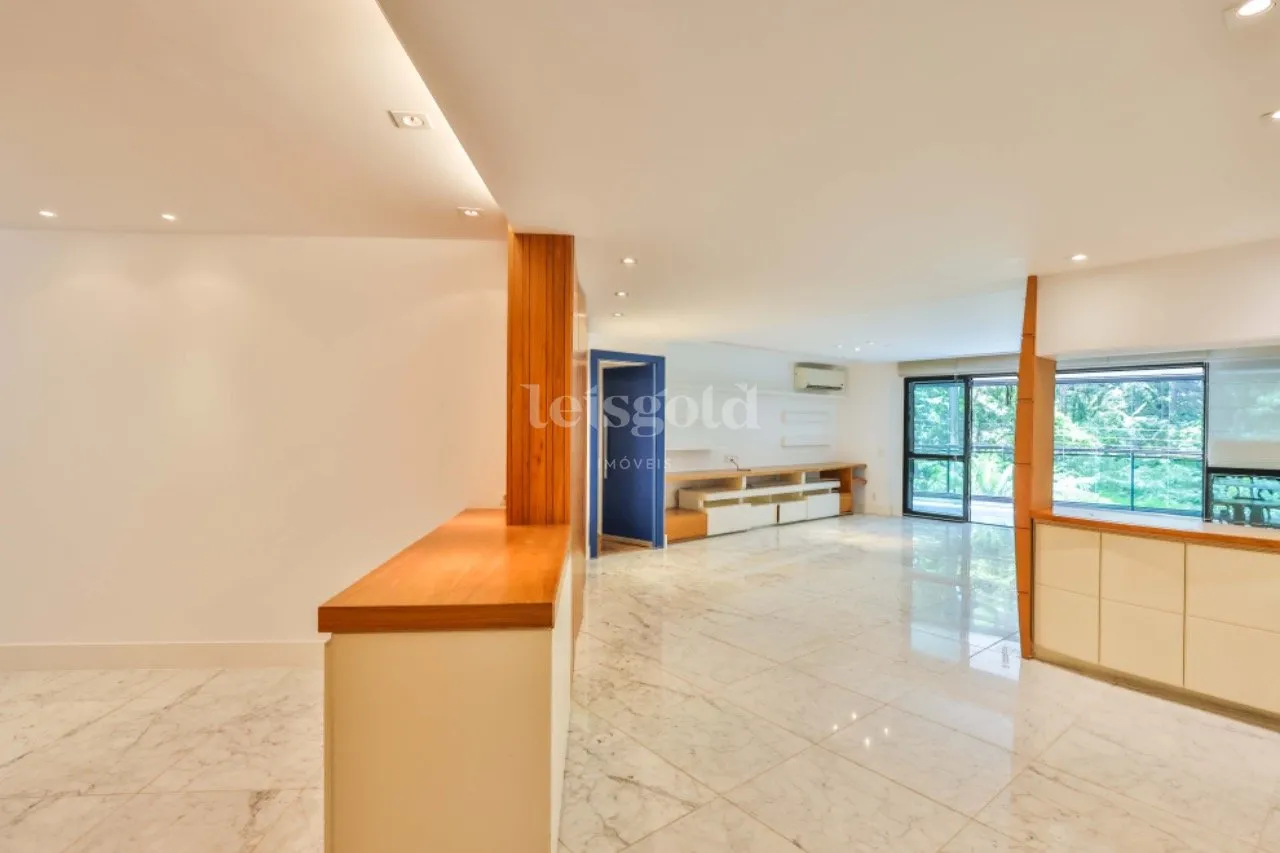 Floor-to-ceiling windows in a 2-bedroom apartment, 230 m² — photo 28