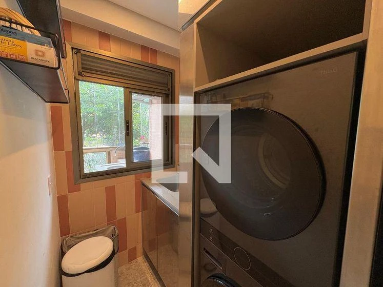 2-bedroom apartment with a glass-enclosed balcony — photo 29