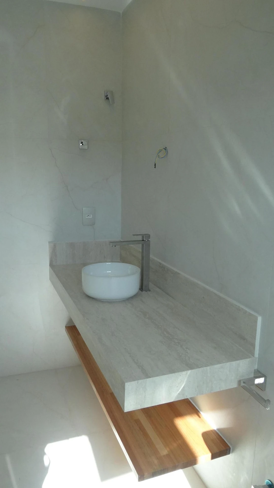 Casa de 384 m² com janelas do piso ao teto e varanda gourmet — photo 35