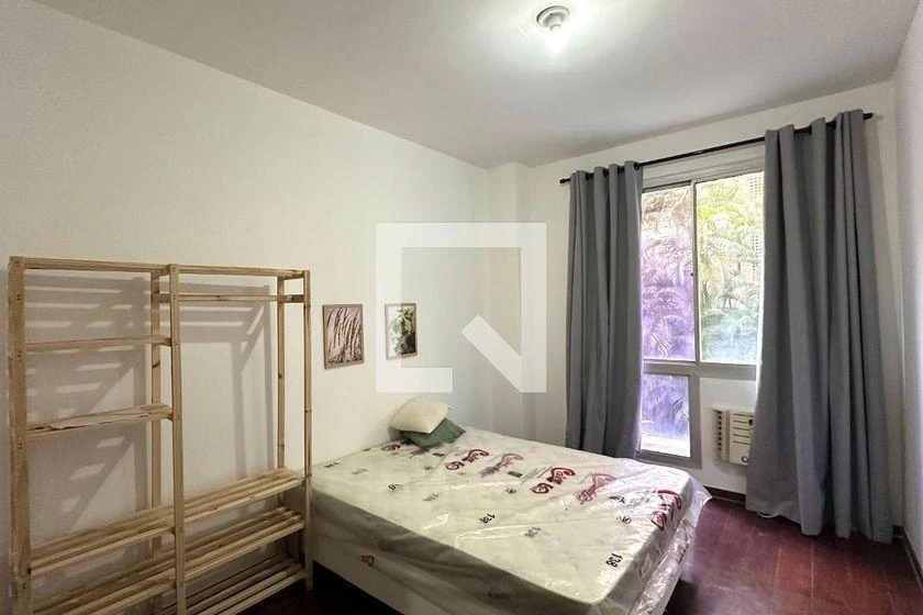 Glass-enclosed balcony in a 4-bedroom apartment, 113 m² — photo 10