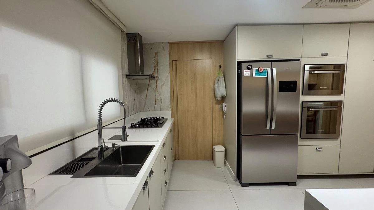 Walk-in closet in a 4-bedroom apartment, 217 m² — photo 11