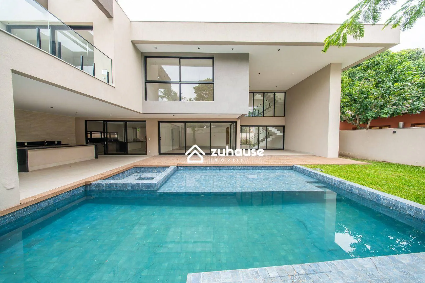 Casa tríplex com 5 quartos e 5 banheiros — photo 3