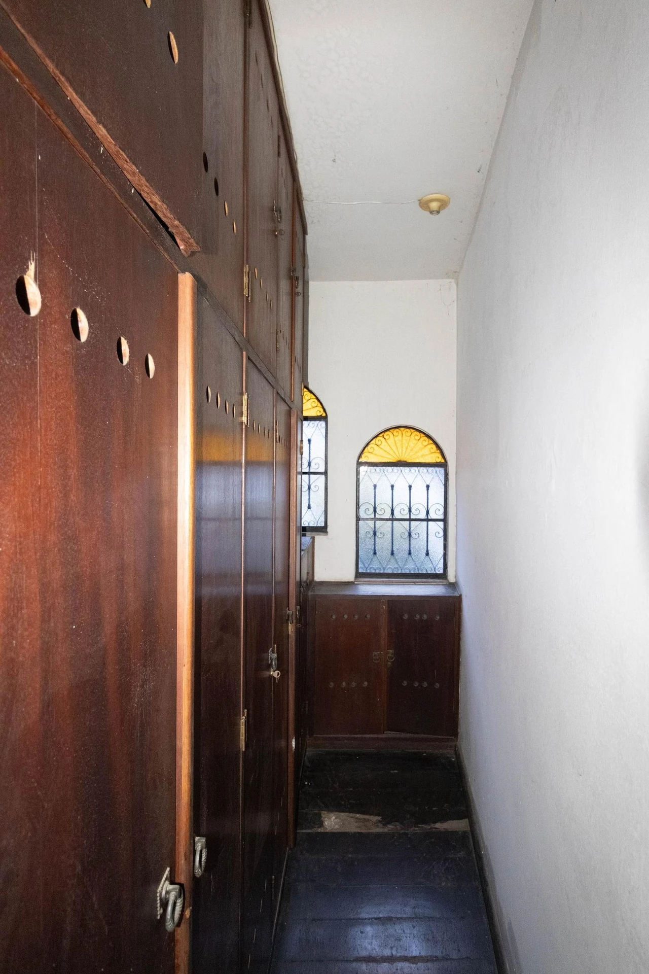 House with 4 bedrooms and 1 bathroom, separate kitchen — photo 53