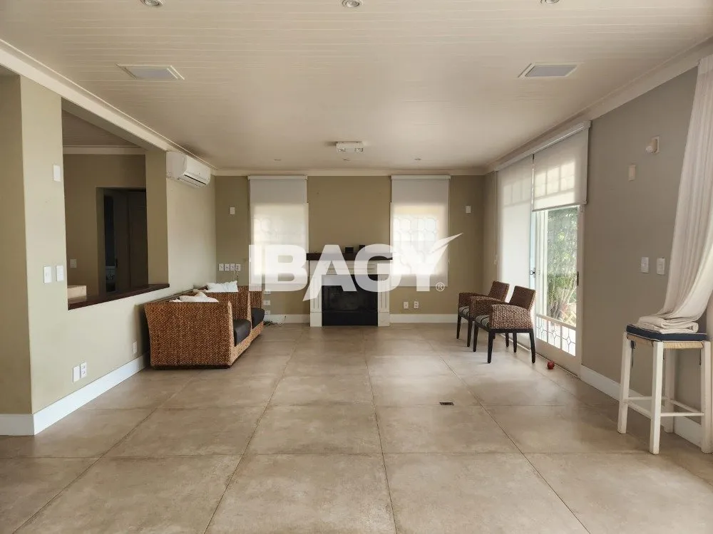 Furnished house, 293 m², with a fireplace