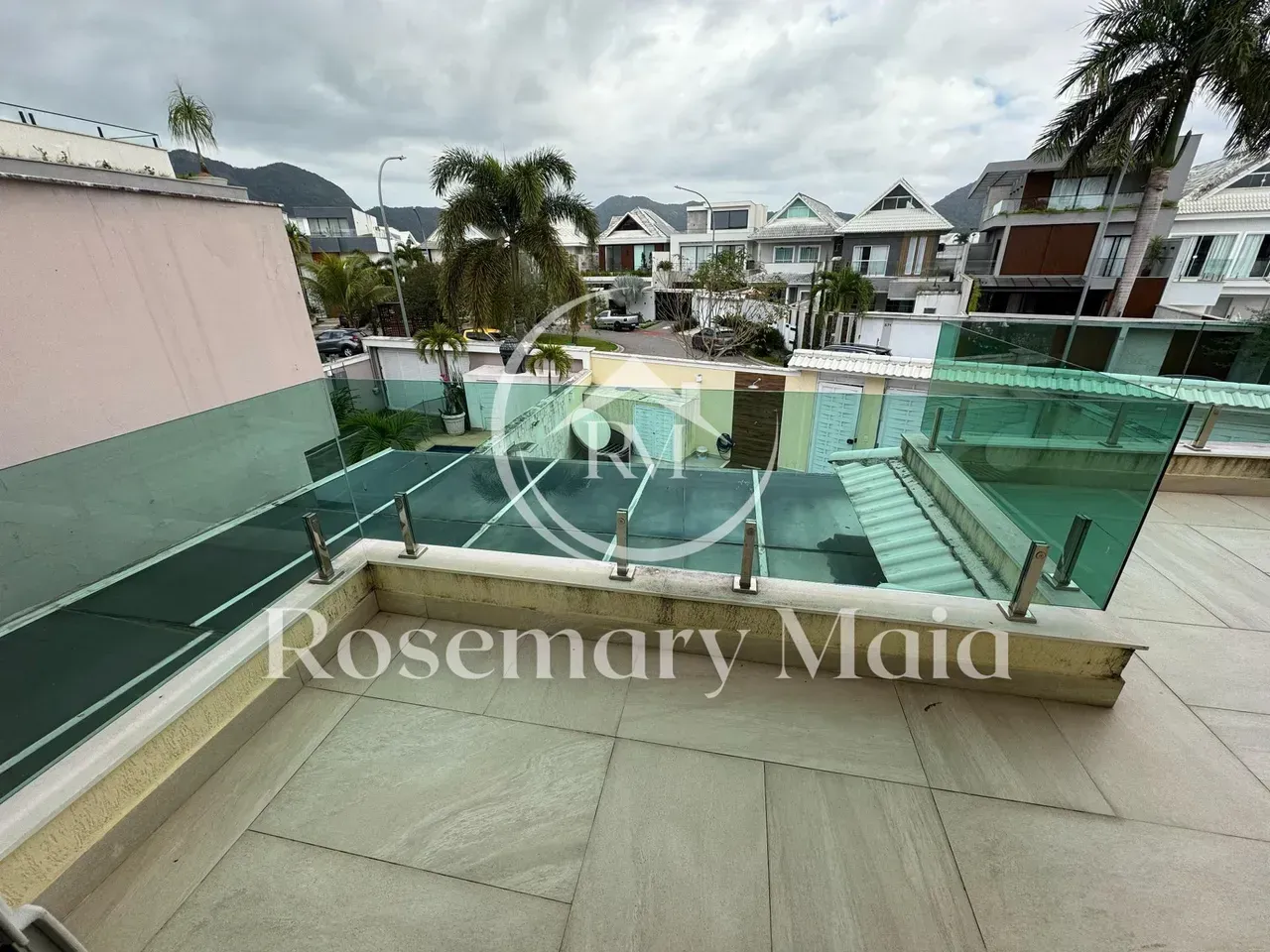 Furnished house with 4 bedrooms and 360 m² — photo 16