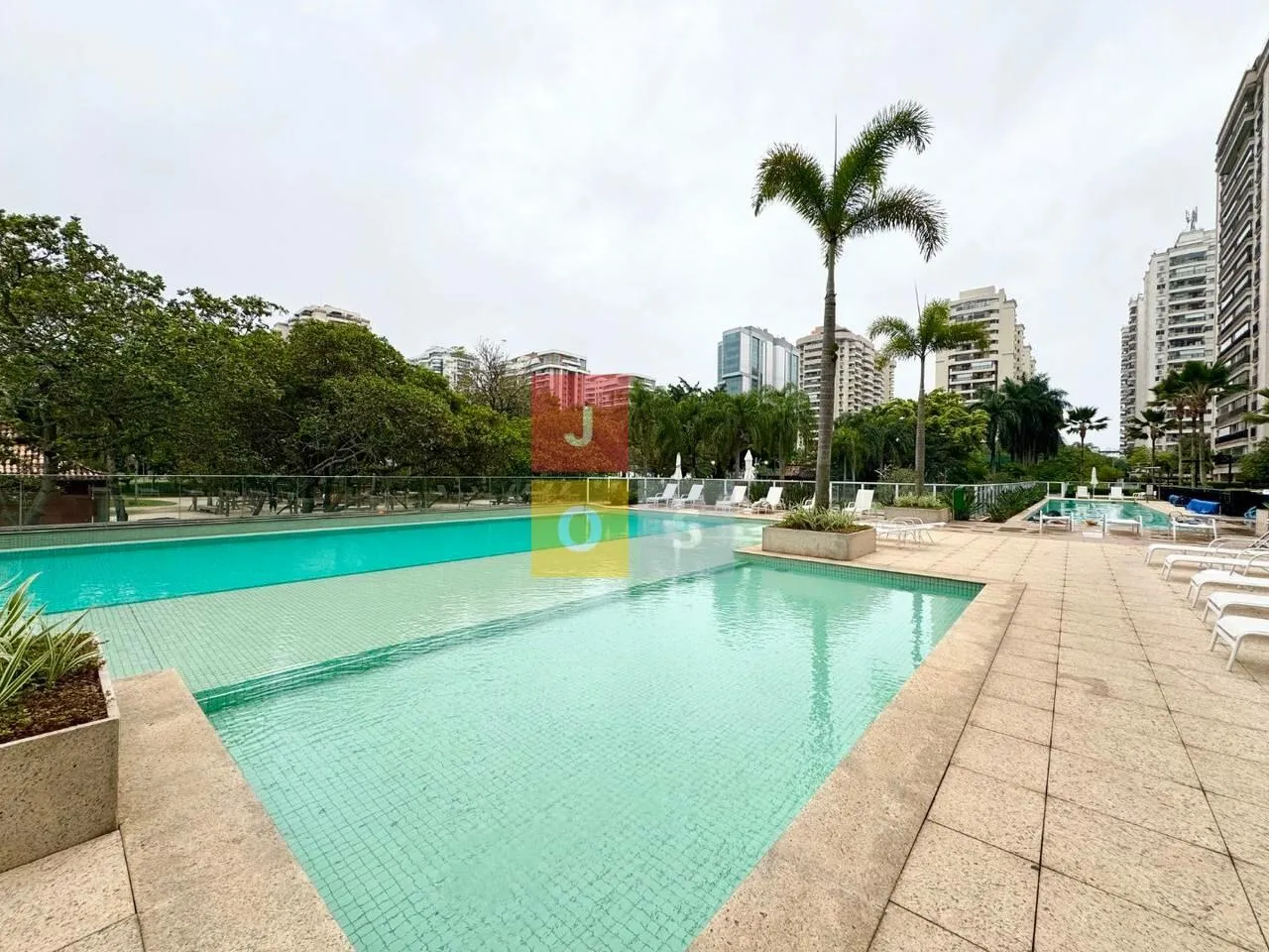 Apartamento mobiliado, 193 m², com janelas do piso ao teto — photo 60