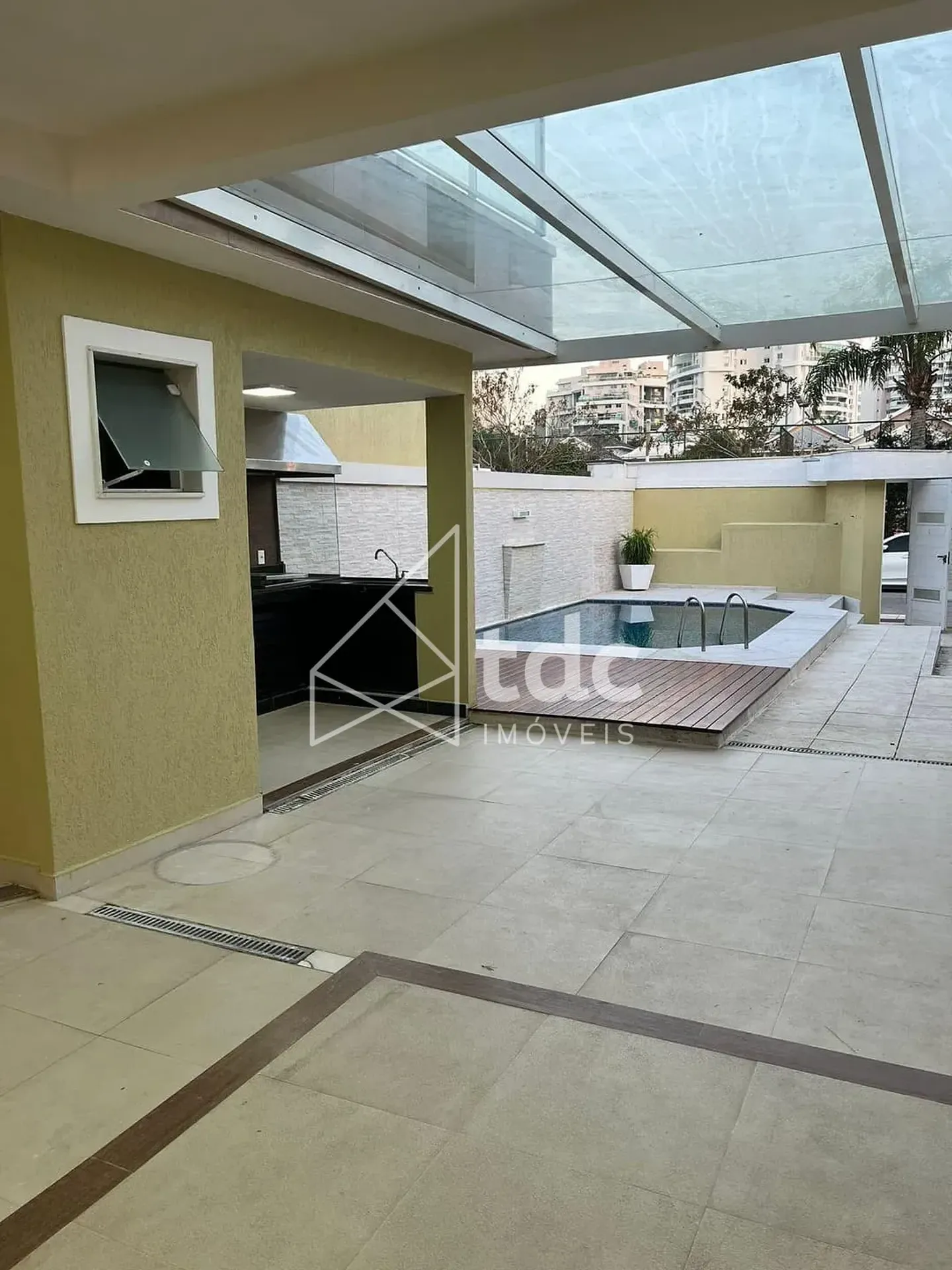 5-bedroom house with a walk-in closet in Rio de Janeiro — photo 15
