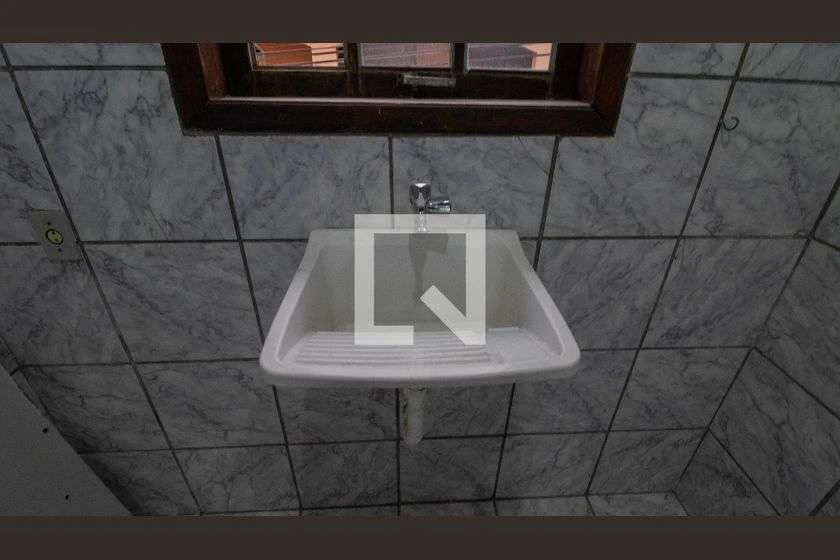40 m² studio with an electric shower — photo 9