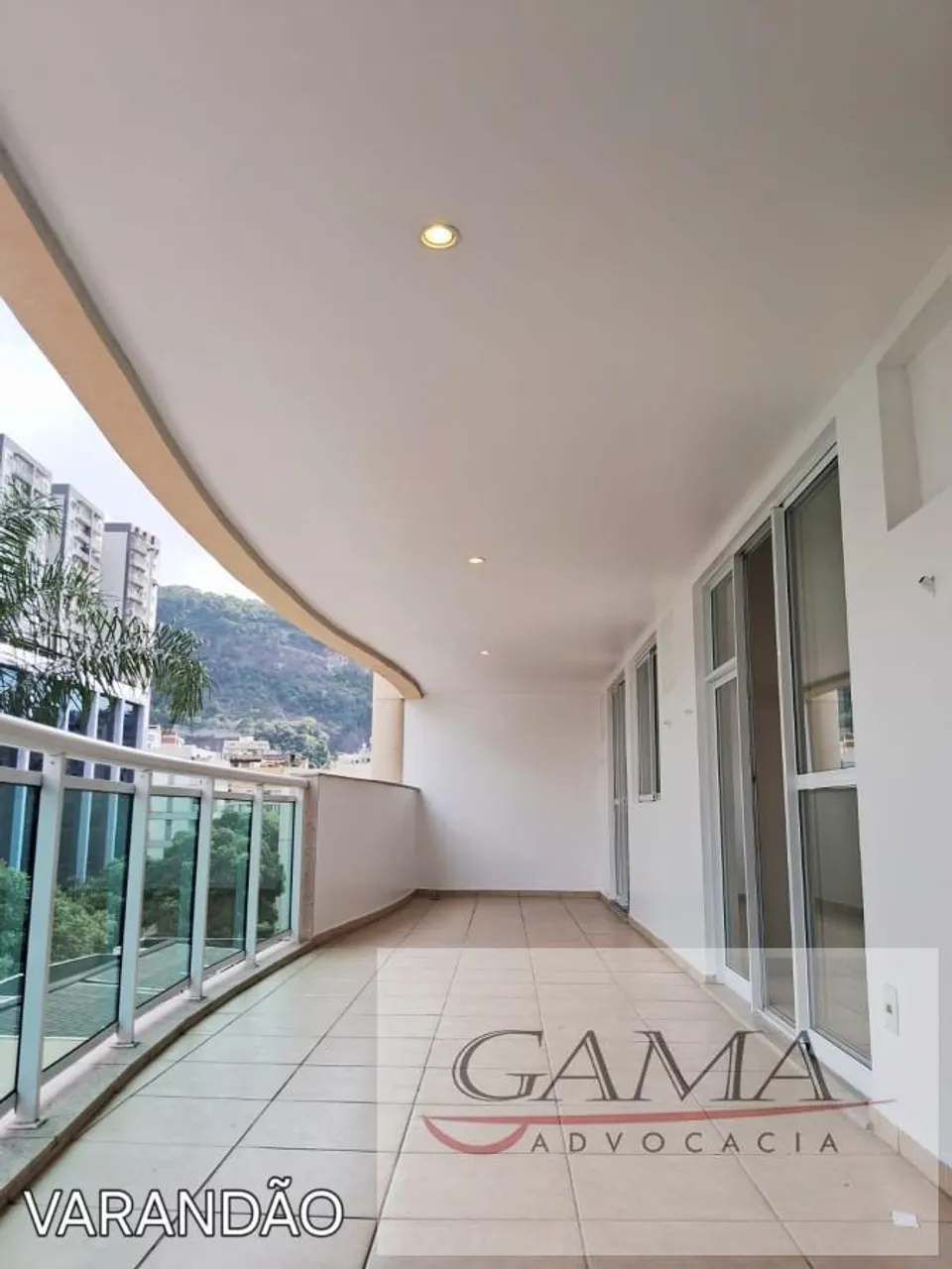 Apartment with 3 bedrooms and an enclosed balcony — photo 16