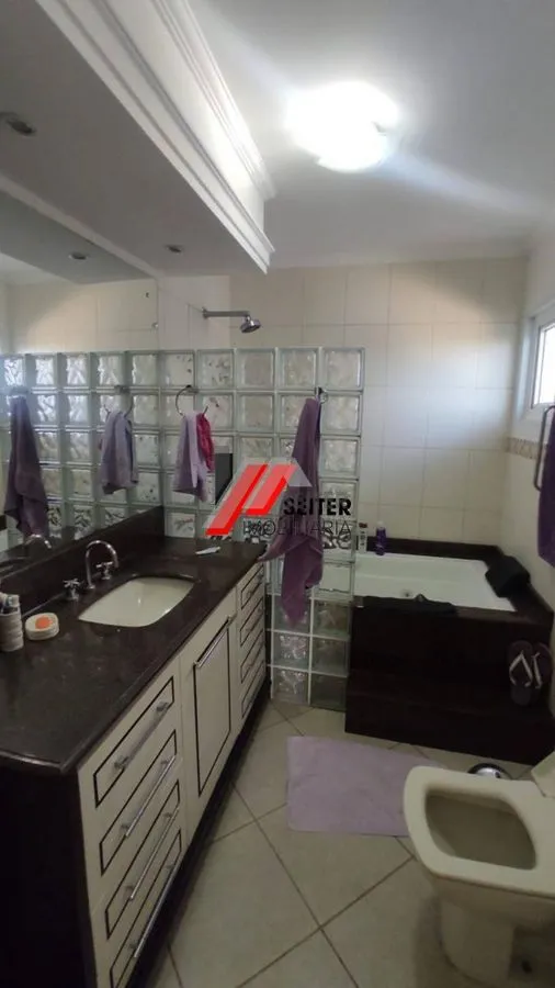 Rental house with 5 bedrooms and an open-plan kitchen — photo 36