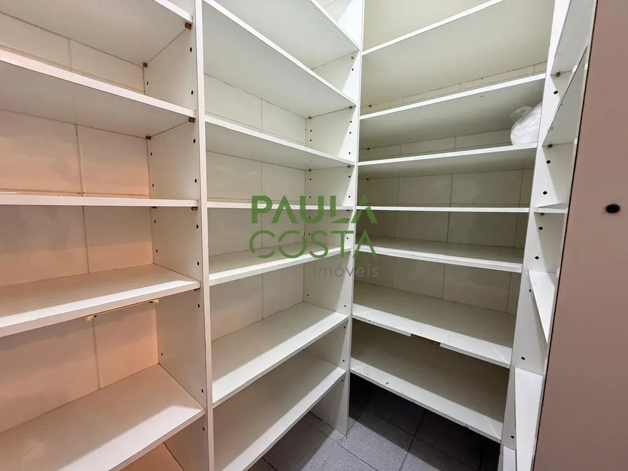 Furnished house with 5 bedrooms and 756 m² plus 4 parking — photo 9