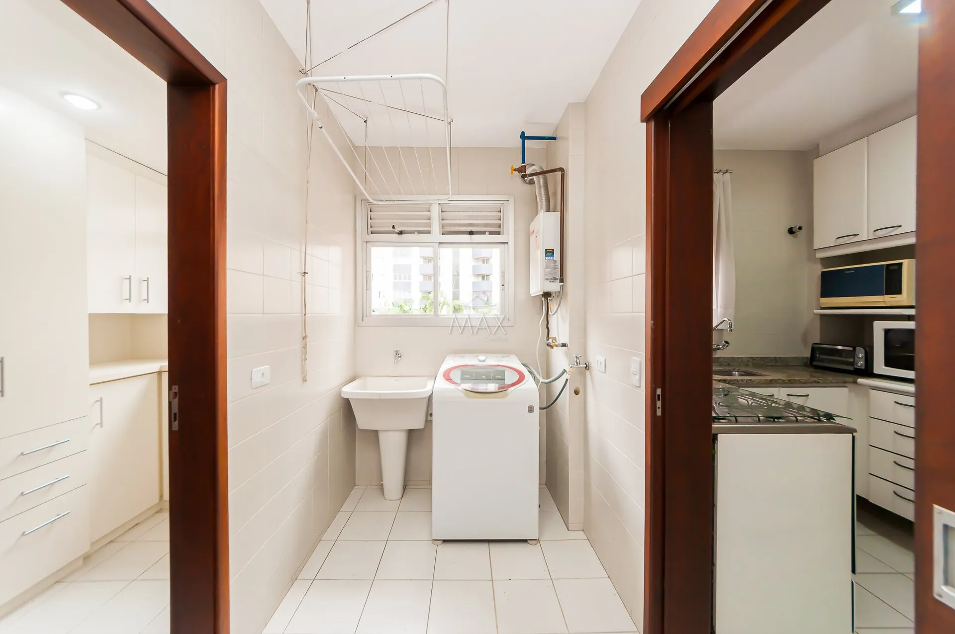 Furnished apartment, 89 m², with a glass-enclosed balcony — photo 4