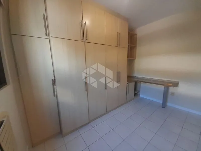 Glass-enclosed balcony in a 2-bedroom apartment, 72 m² — photo 17