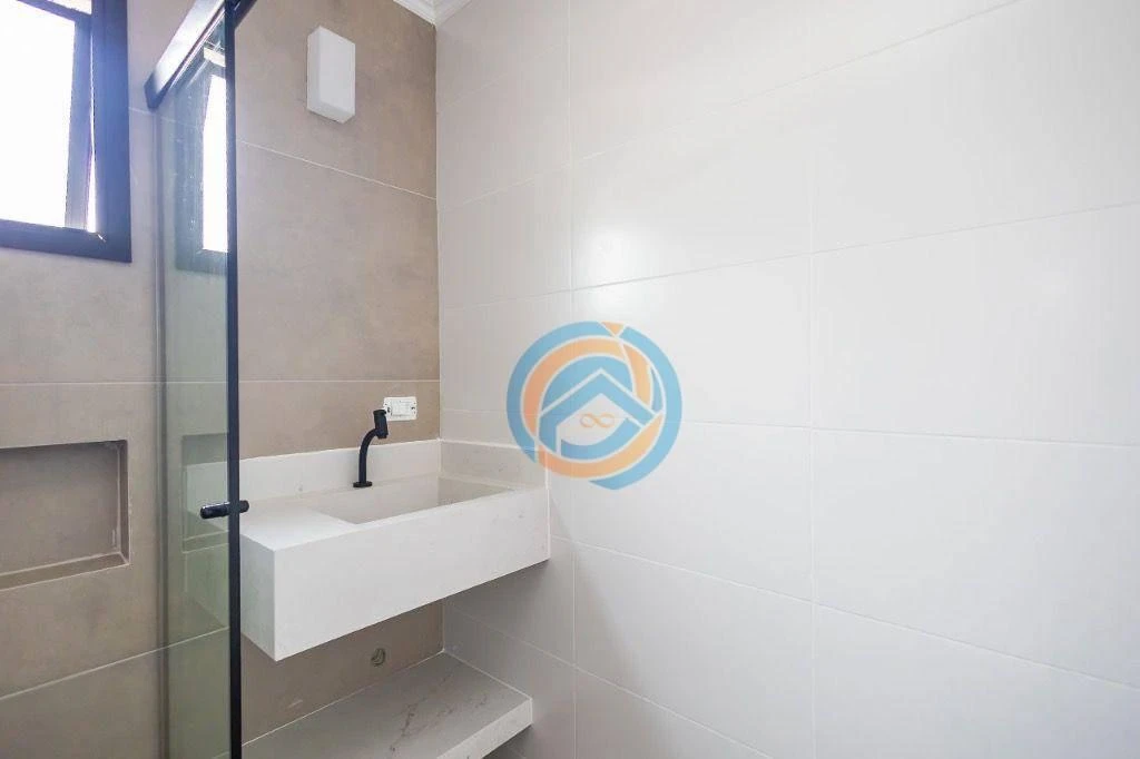 Будинок: 3 спальні, 2 з власною ванною кімнатою, 167 м² — photo 13