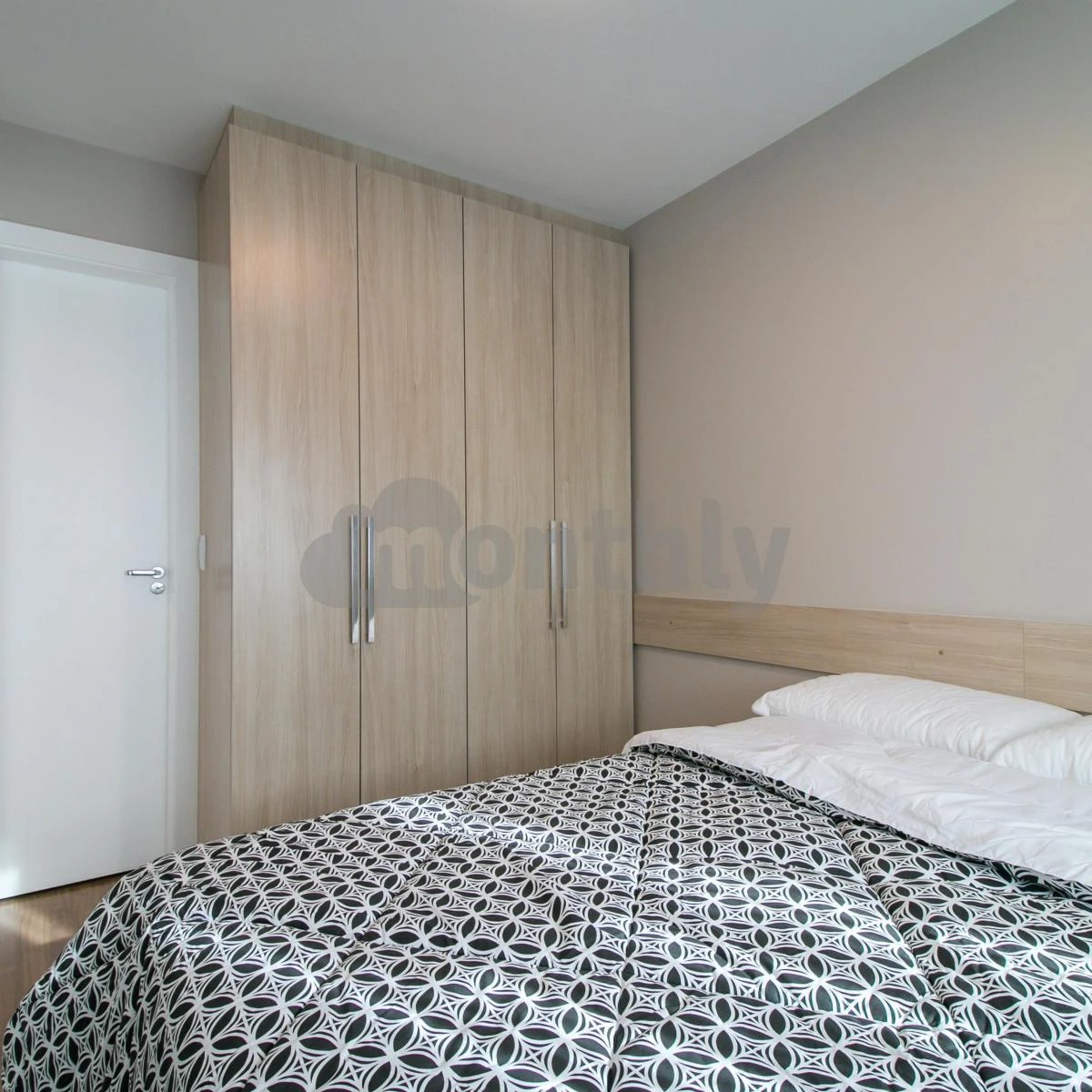 One-bedroom apartment with a washing machine — photo 6